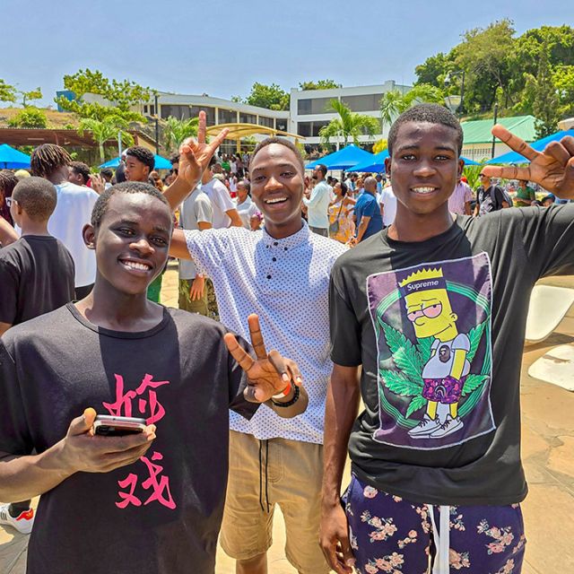 young teenages celebrating